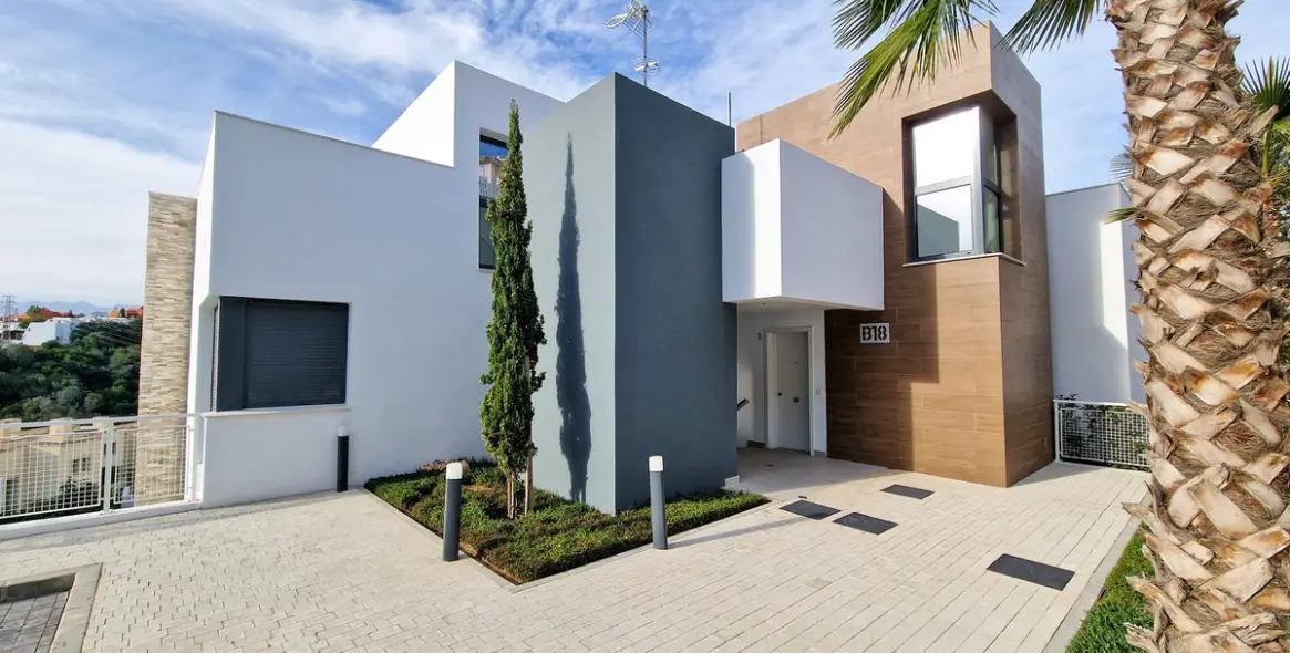 Sale of penthouse duplex in Cabopino 1