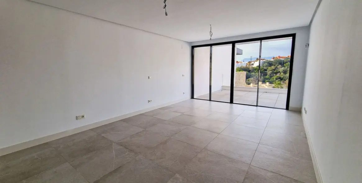 Sale of penthouse duplex in Cabopino 12