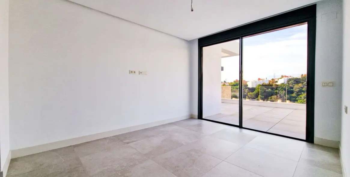 Sale of penthouse duplex in Cabopino 17