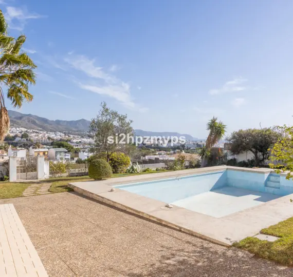 Sale of detached villa in Nerja