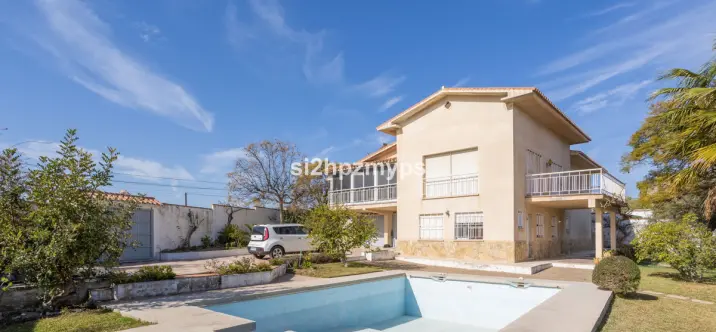 Venta de villa independiente en Nerja 0