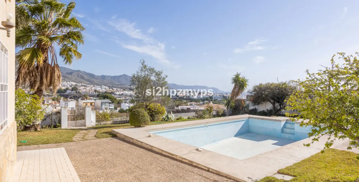 Продажа  отдельно стоящей виллы в Nerja 5