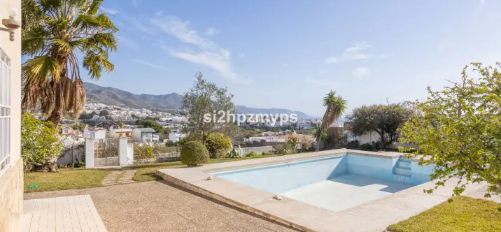 Venta de villa independiente en Nerja 4