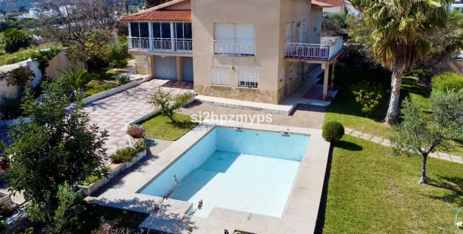 Продажа  отдельно стоящей виллы в Nerja 2