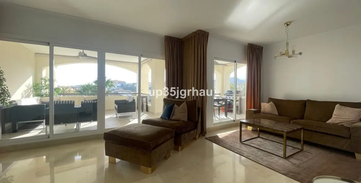 Sale of penthouse in Selwo 15