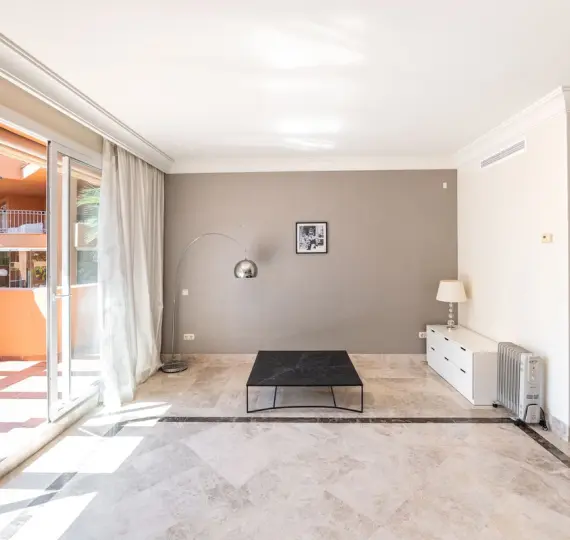 Sale of penthouse duplex in Nueva Andalucía