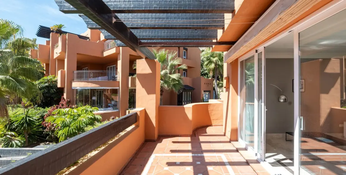 Sale of penthouse duplex in Nueva Andalucía 4