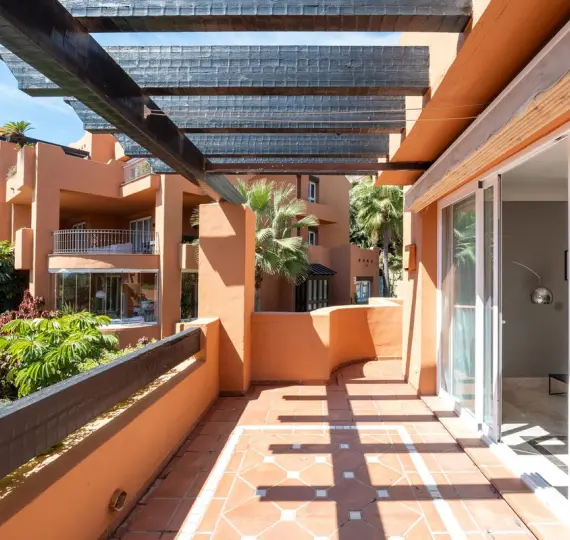 Sale of penthouse duplex in Nueva Andalucía