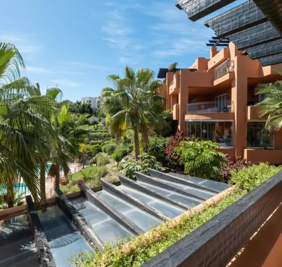 Sale of penthouse duplex in Nueva Andalucía