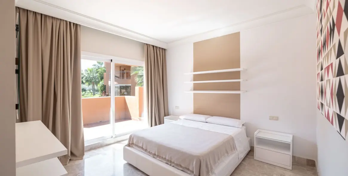 Sale of penthouse duplex in Nueva Andalucía 12