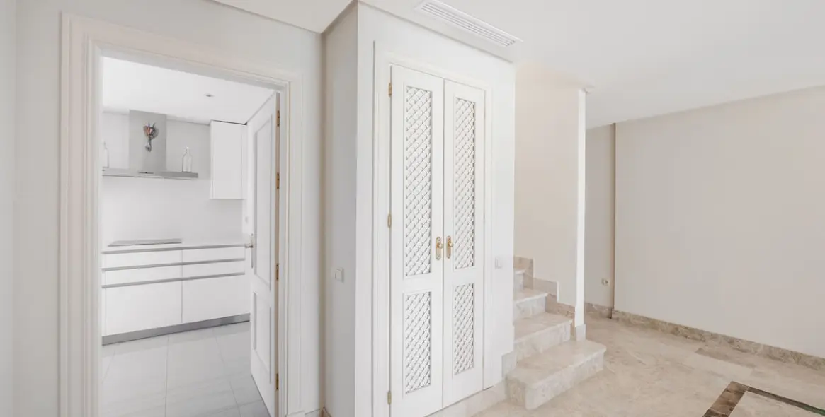 Sale of penthouse duplex in Nueva Andalucía 19