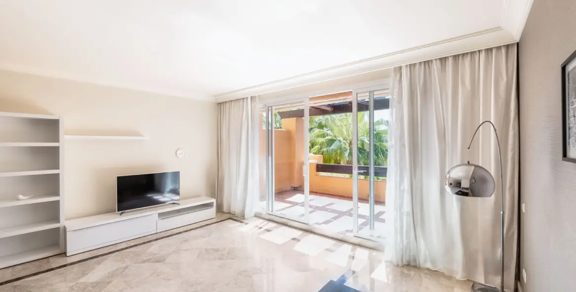 Sale of penthouse duplex in Nueva Andalucía 20