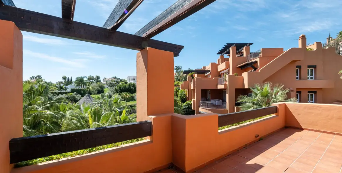 Sale of penthouse duplex in Nueva Andalucía 21