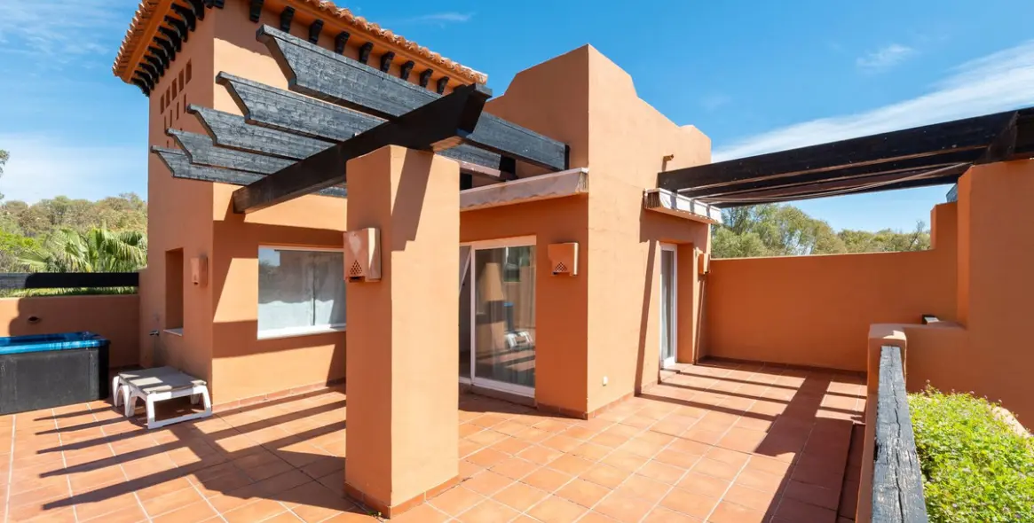 Sale of penthouse duplex in Nueva Andalucía 23
