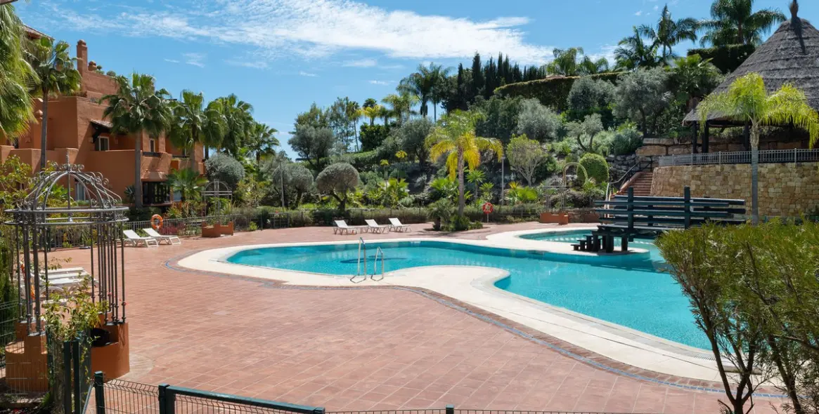 Sale of penthouse duplex in Nueva Andalucía 27