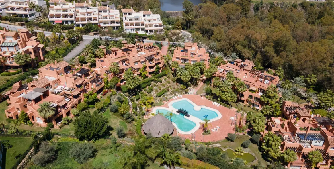 Sale of penthouse duplex in Nueva Andalucía 30