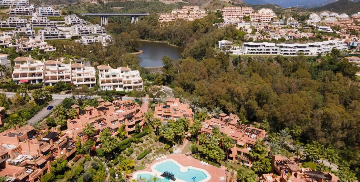 Sale of penthouse duplex in Nueva Andalucía 31