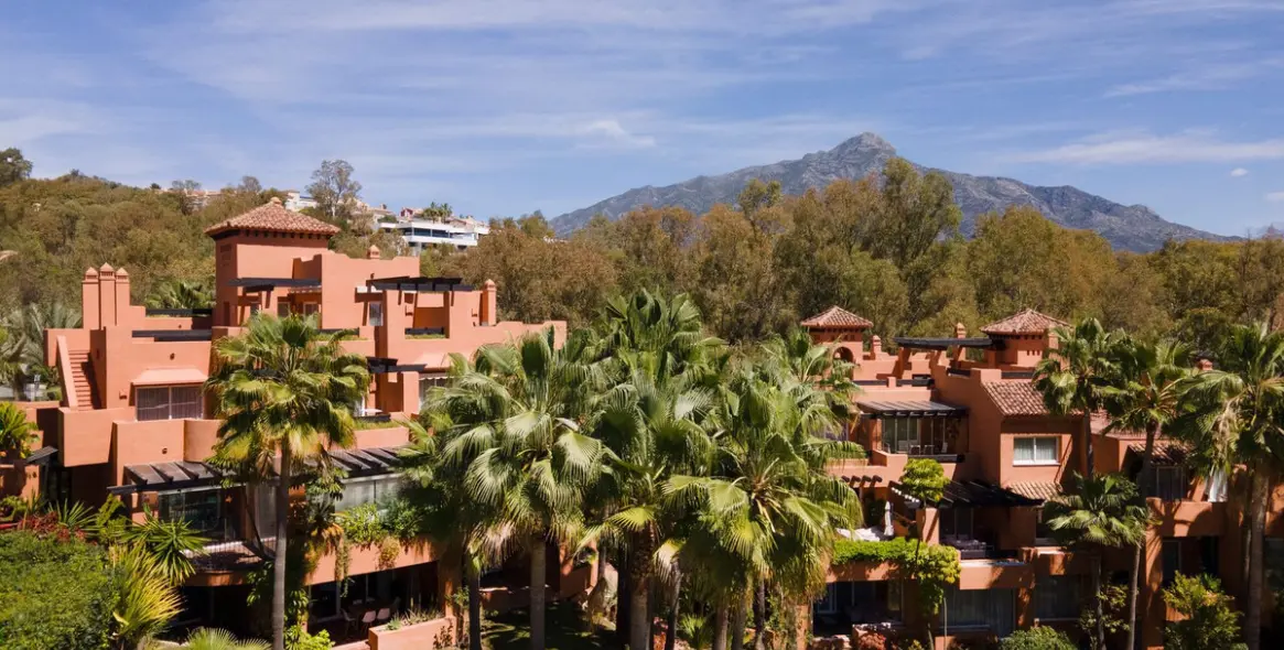 Sale of penthouse duplex in Nueva Andalucía 33