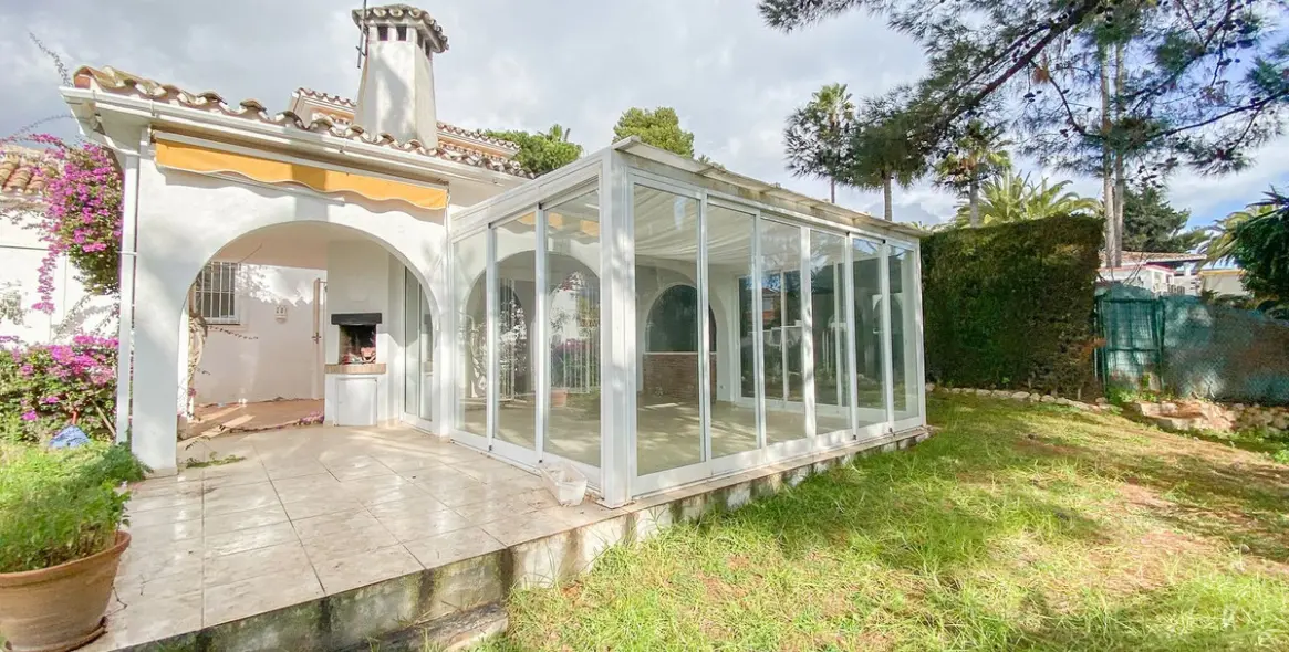 Продажа  отдельно стоящей виллы в Calahonda 1