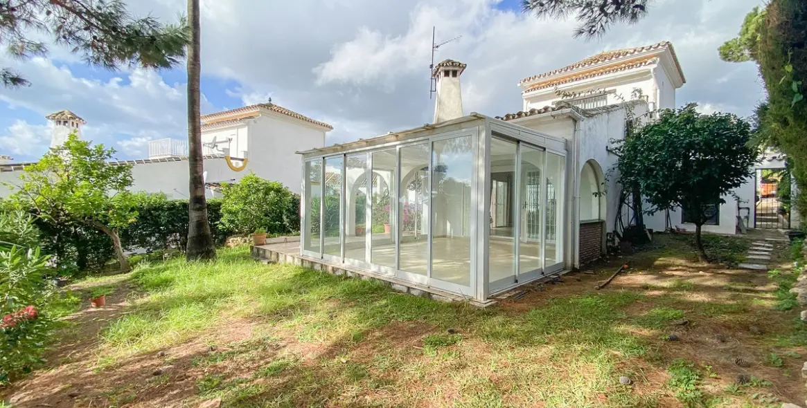 Продажа  отдельно стоящей виллы в Calahonda 2