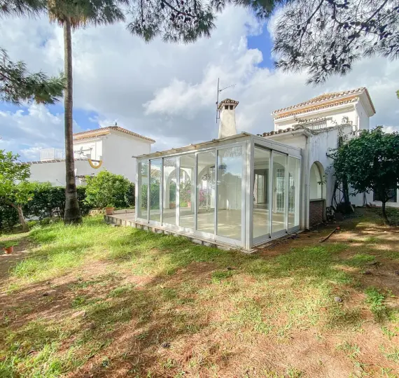 Продажа  отдельно стоящей виллы в Calahonda