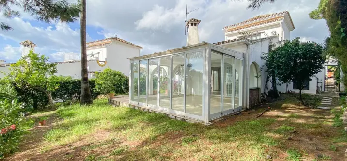 Продажа  отдельно стоящей виллы в Calahonda 1