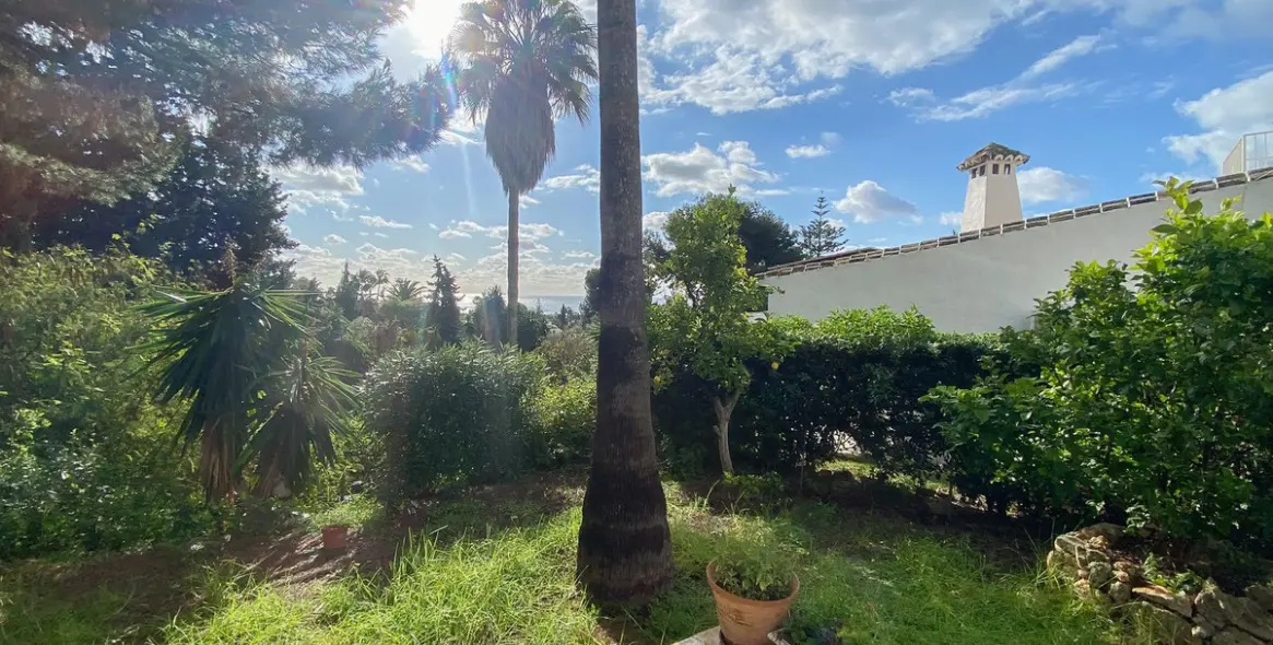 Продажа  отдельно стоящей виллы в Calahonda 3