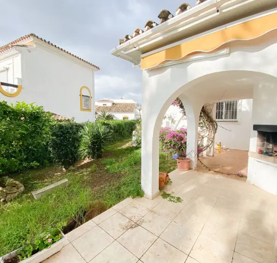 Продажа  отдельно стоящей виллы в Calahonda