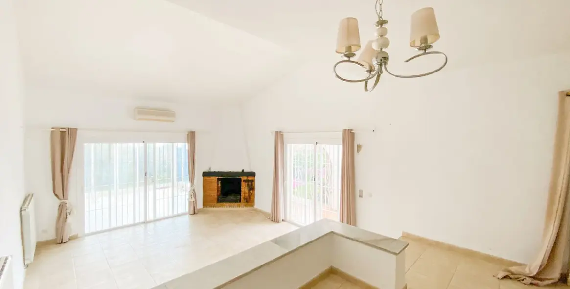 Продажа  отдельно стоящей виллы в Calahonda 12