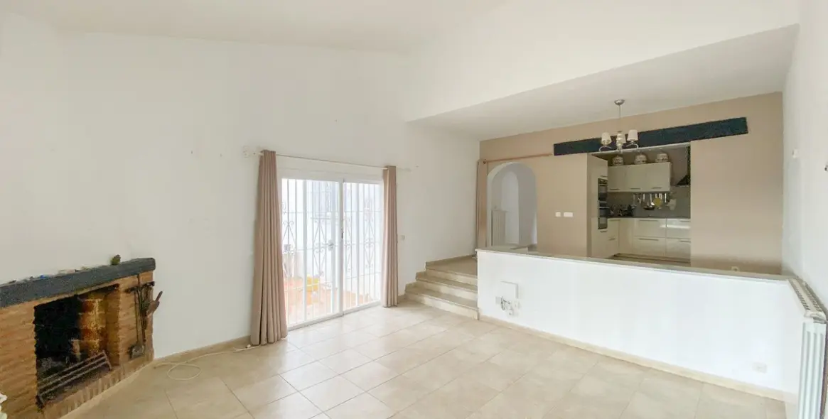 Продажа  отдельно стоящей виллы в Calahonda 13