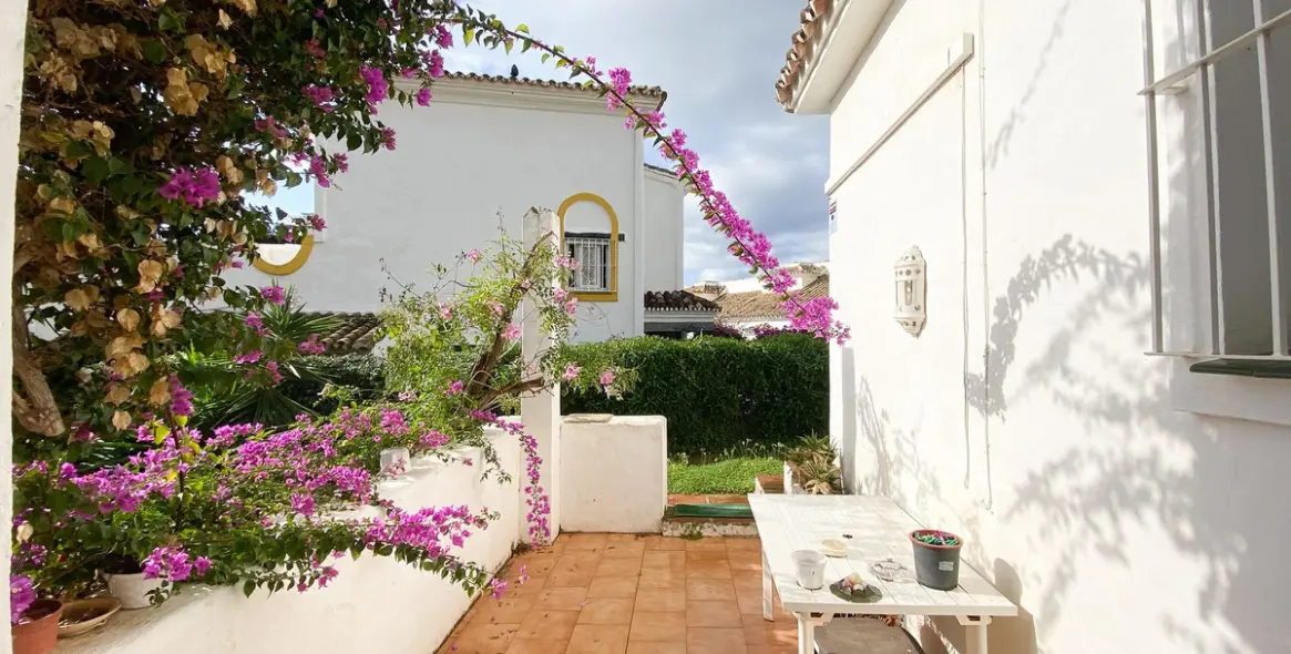 Продажа  отдельно стоящей виллы в Calahonda 16