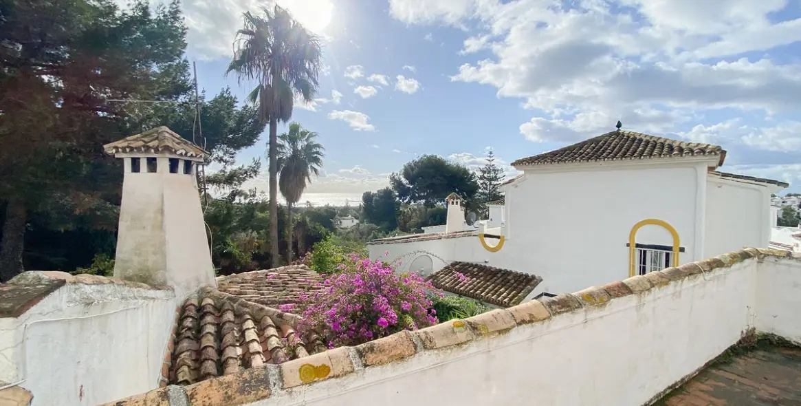 Продажа  отдельно стоящей виллы в Calahonda 19