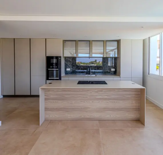 Sale of middle floor apartment in Nueva Andalucía