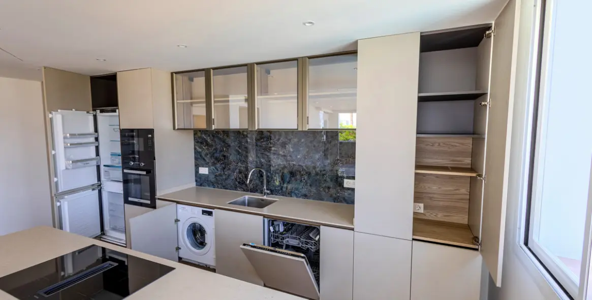 Sale of middle floor apartment in Nueva Andalucía 3