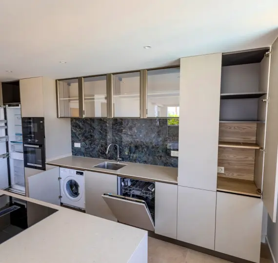 Sale of middle floor apartment in Nueva Andalucía