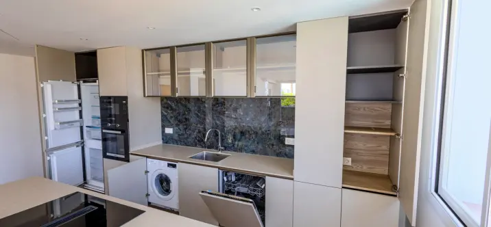 Sale of middle floor apartment in Nueva Andalucía 2