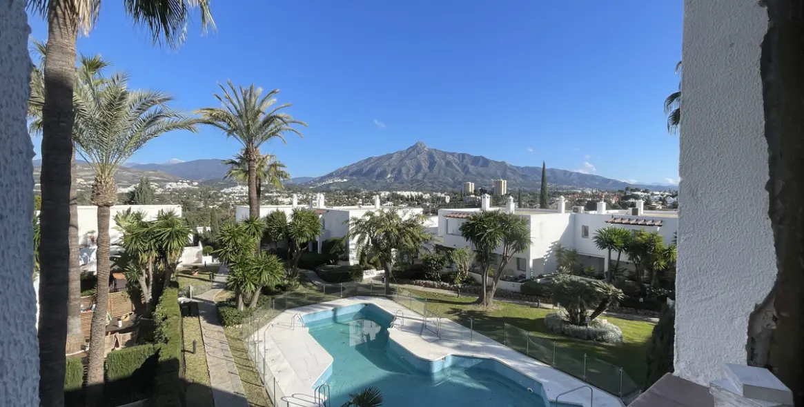 Sale of middle floor apartment in Nueva Andalucía 7