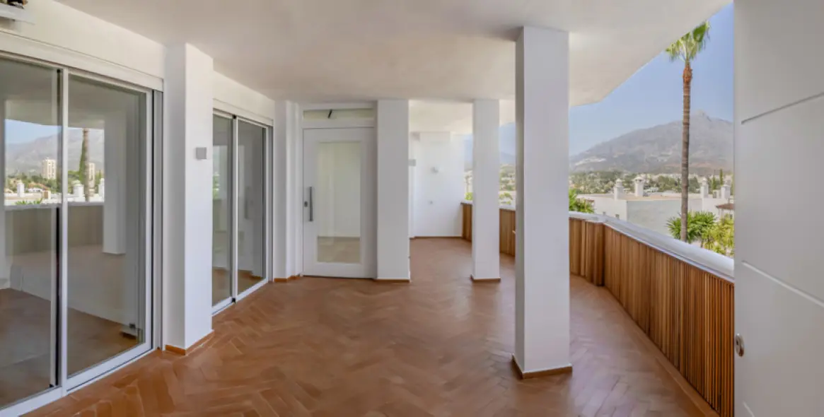 Sale of middle floor apartment in Nueva Andalucía 17