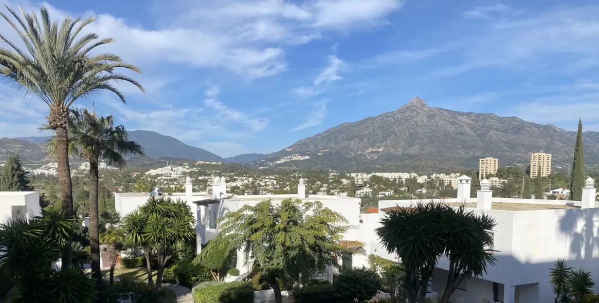 Venta de apartamento en planta media en Nueva Andalucía 9