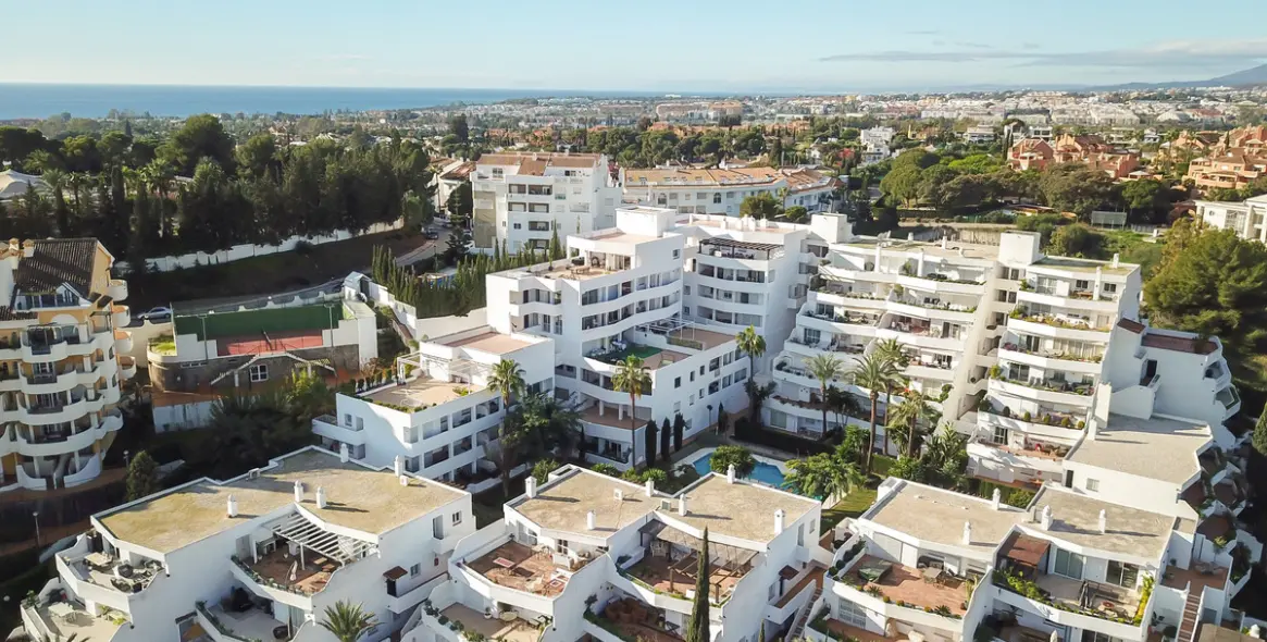 Venta de apartamento en planta media en Nueva Andalucía 14