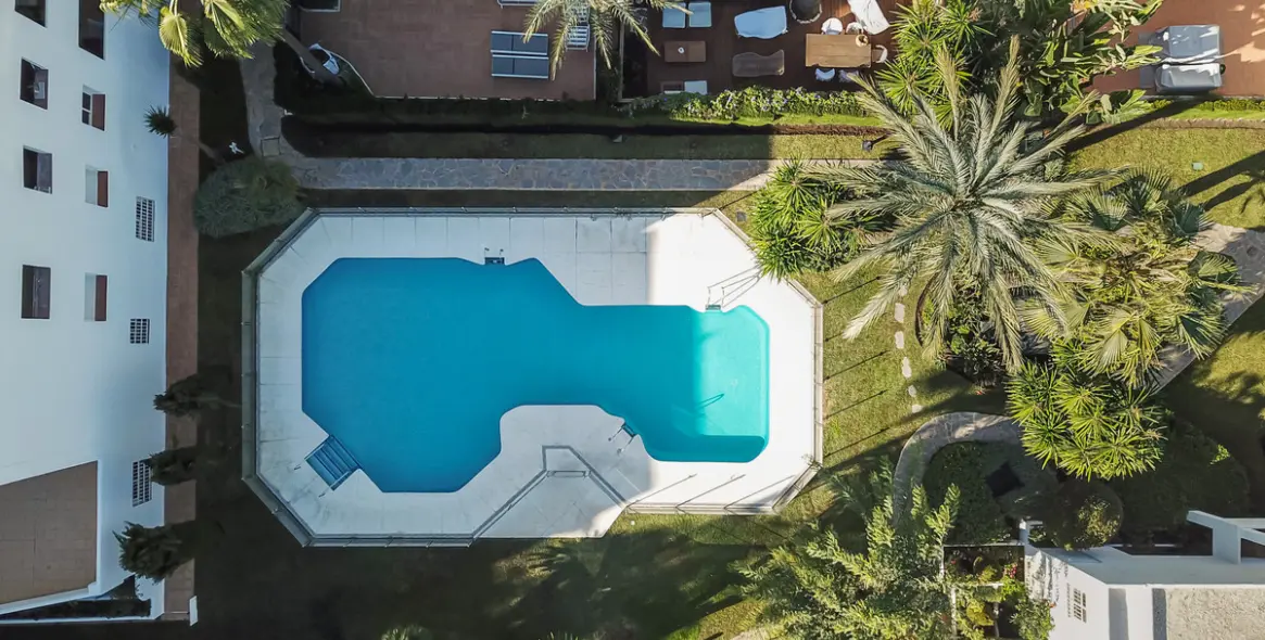 Venta de apartamento en planta media en Nueva Andalucía 15