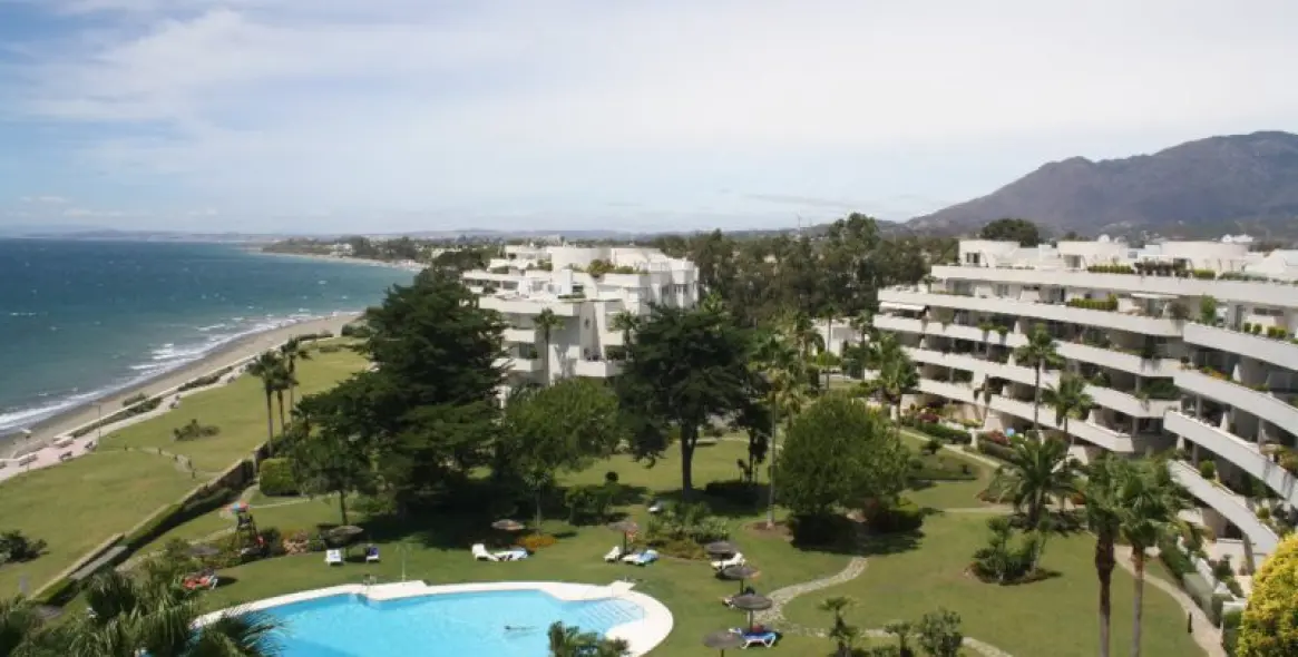 Sale of townhouse in Estepona 2