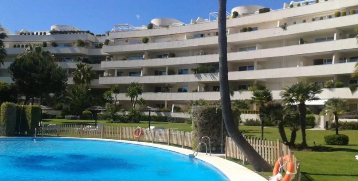 Sale of townhouse in Estepona 1