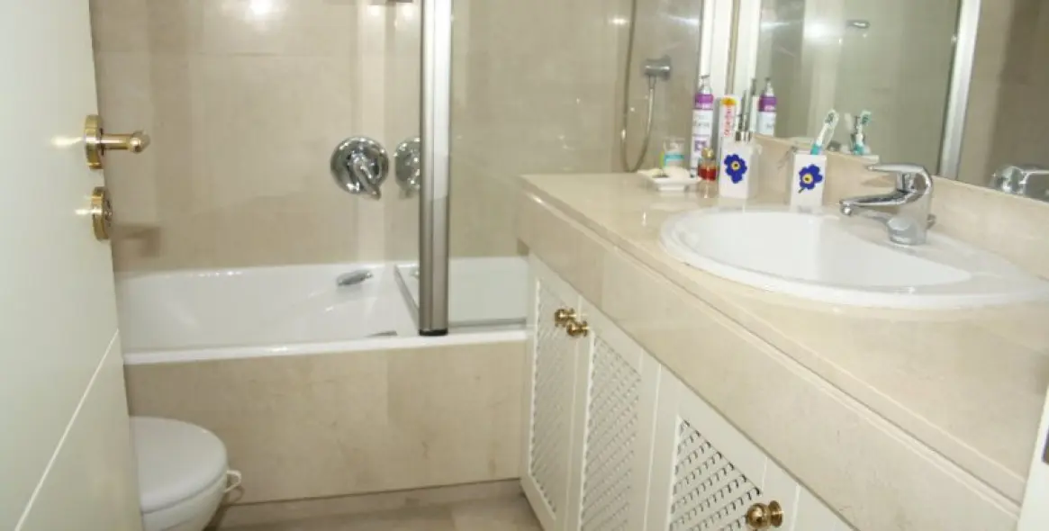 Sale of townhouse in Estepona 16