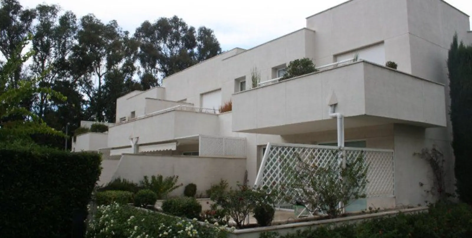 Продажа дома на две семьи в Estepona 3
