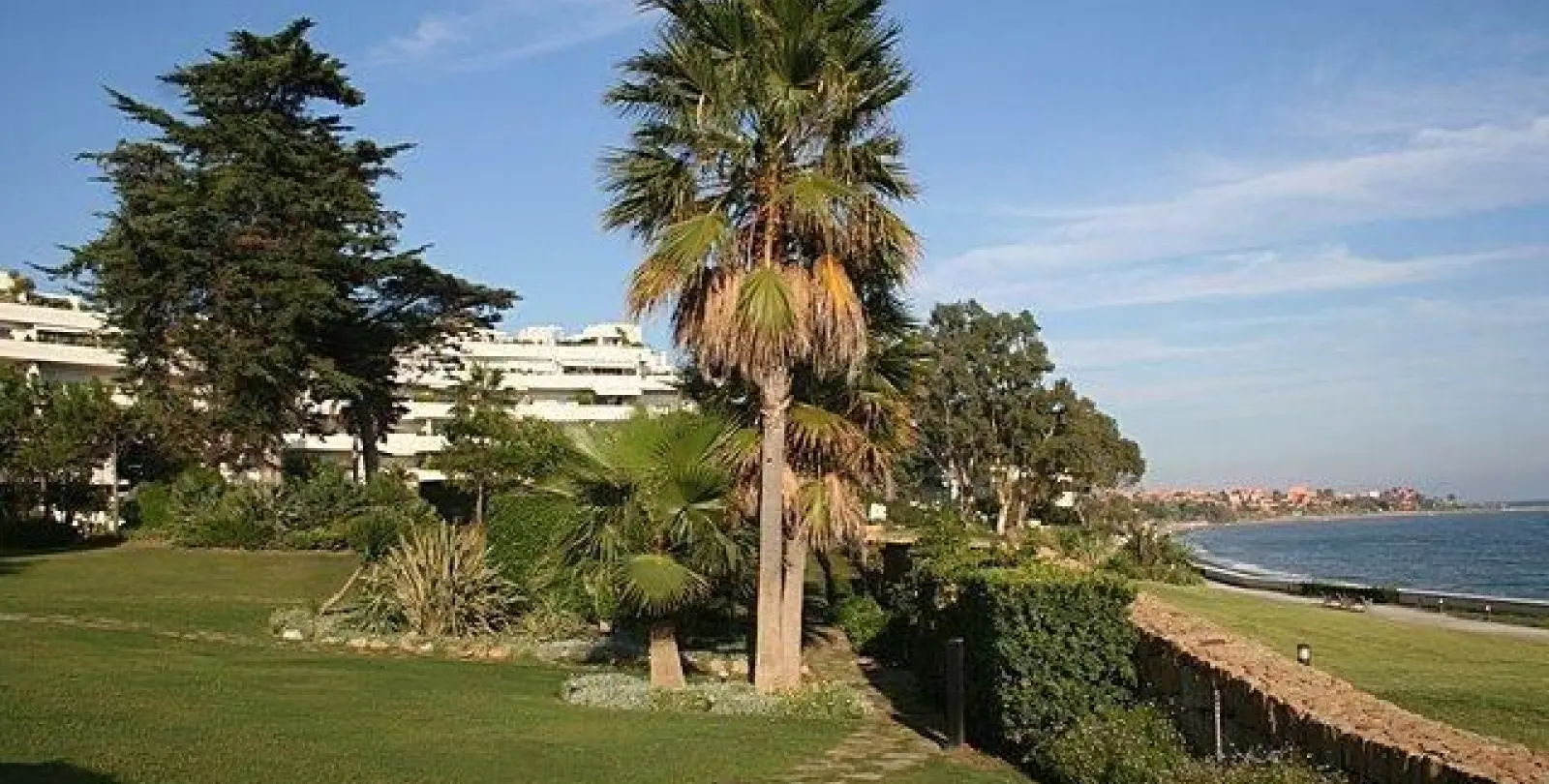 Продажа дома на две семьи в Estepona 9