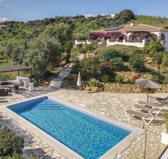 Sale of detached villa in Alozaina