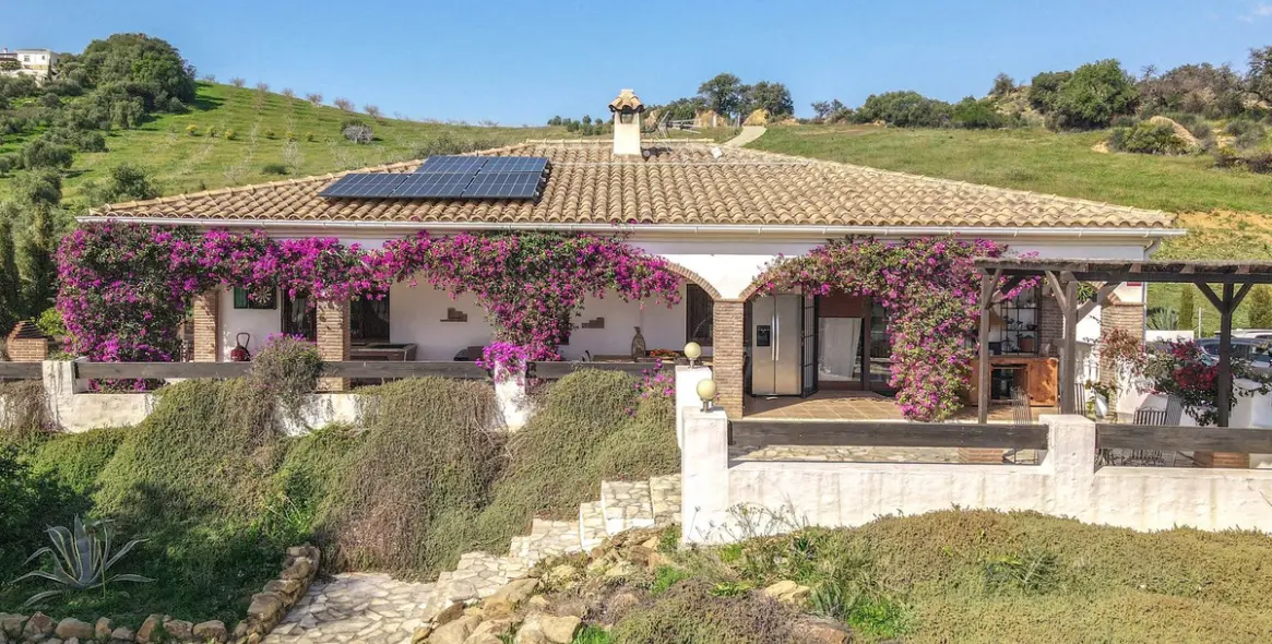 Sale of detached villa in Alozaina 4
