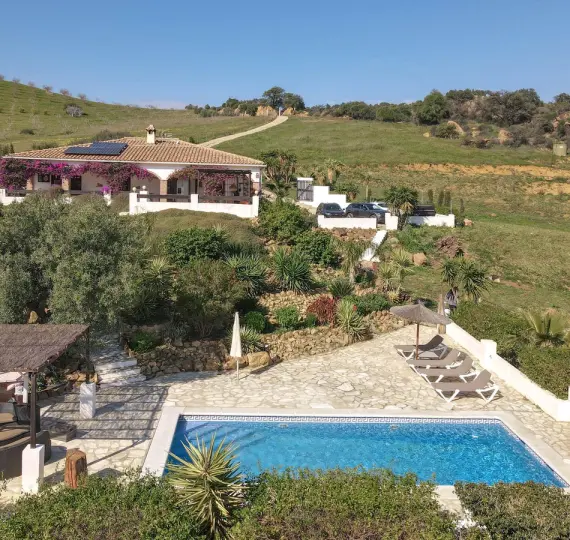 Sale of detached villa in Alozaina