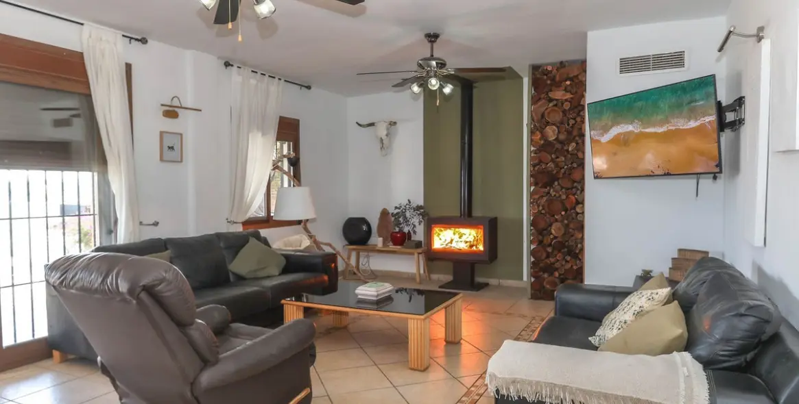 Sale of detached villa in Alozaina 11